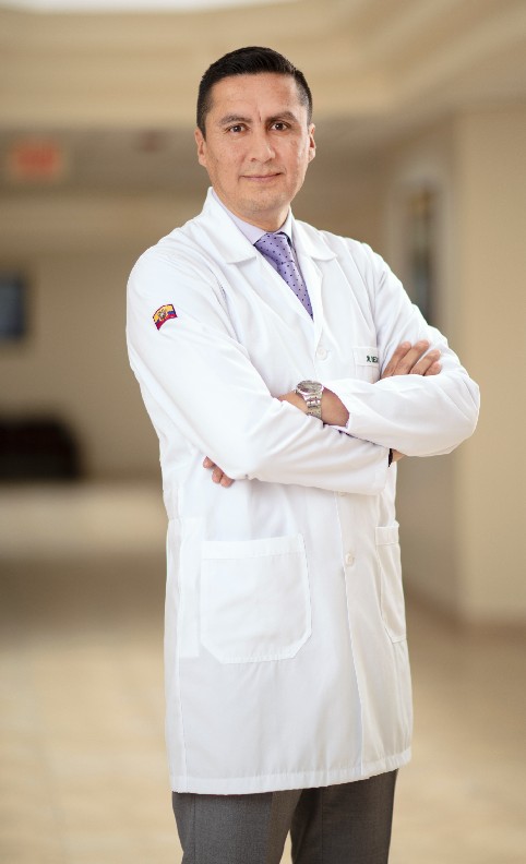 Dr. Diego Pinto F Oncólogo Cirujano Ambato2
